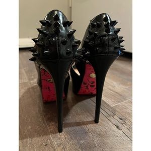 Unique Betsy Johnson platform heel